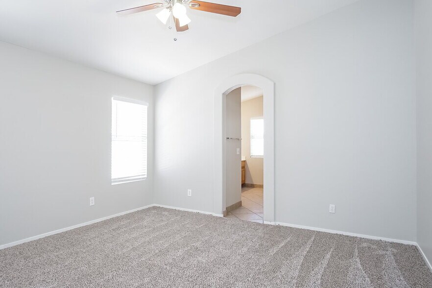 Building Photo - 7028 Village Shore Ct