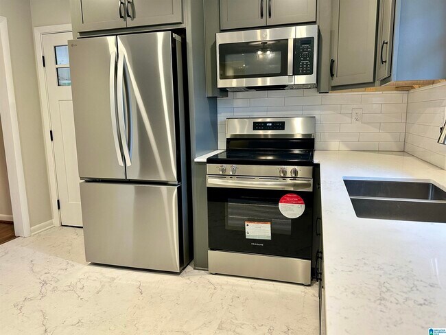 Building Photo - 231 Hillwood Ln