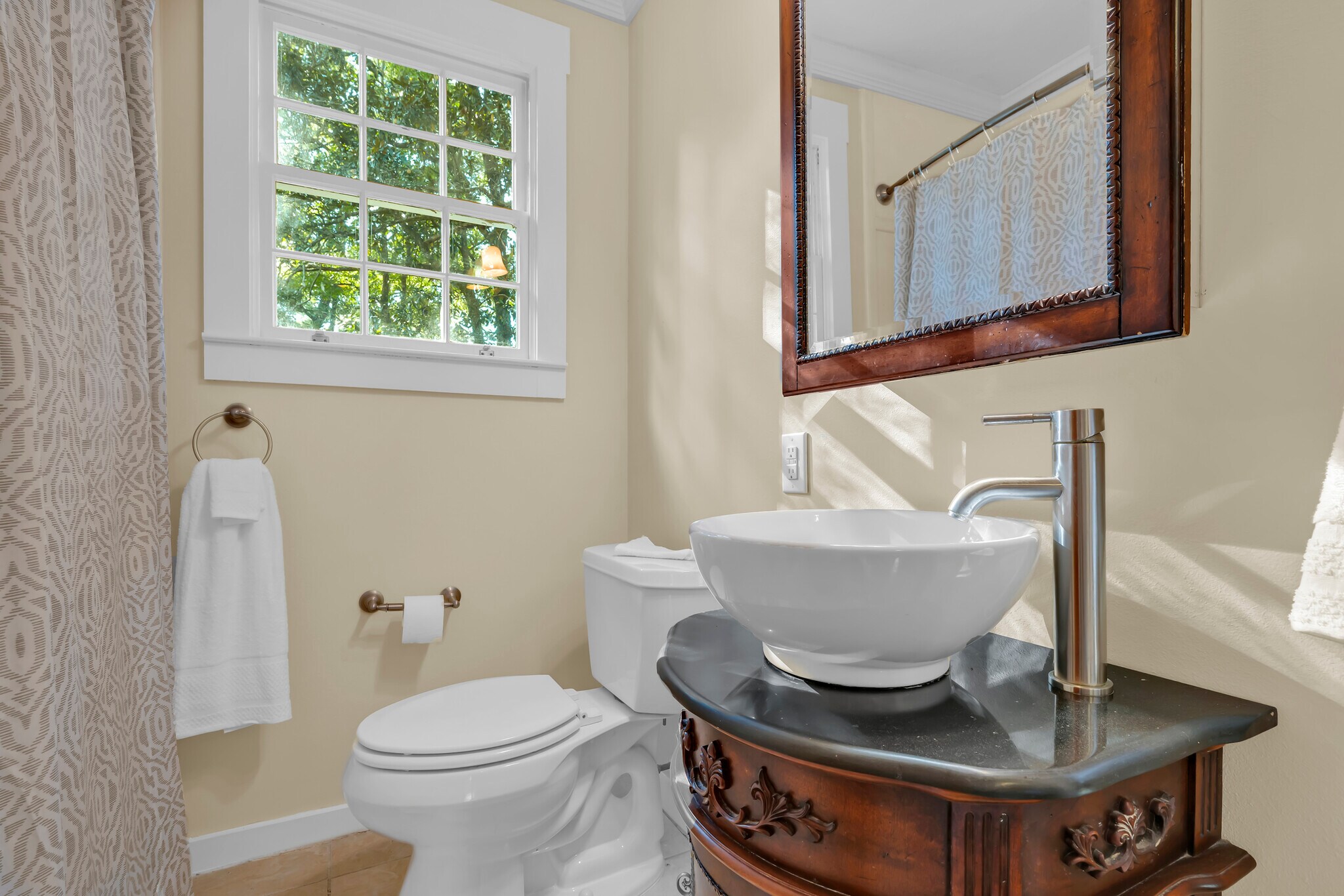 Building Photo - 207 Border Dr E