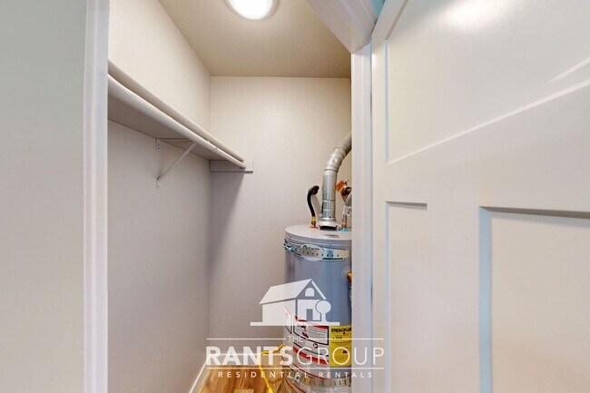 Building Photo - Move in Ready! Renovated 2-bed, 2-bath Rambler in Lacey!