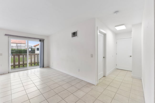 Building Photo - 1551 Broadway