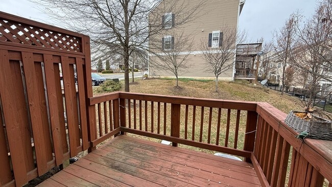 Building Photo - River Oaks Townhouse