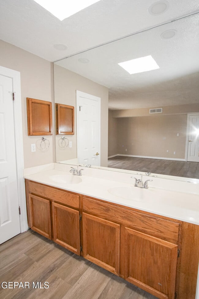 Building Photo - 1582 Bengal Dr