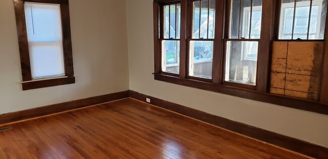 Building Photo - 38 N Shirley St