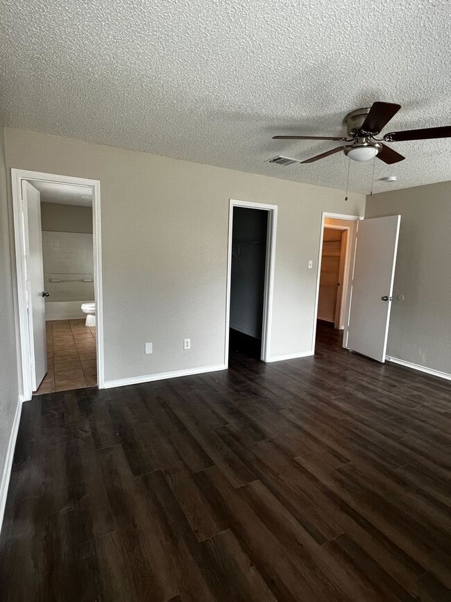 Building Photo - 1601 Hedgewood Trail