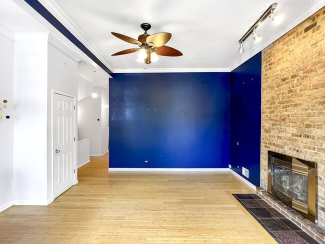Building Photo - 2649 W Evergreen Ave