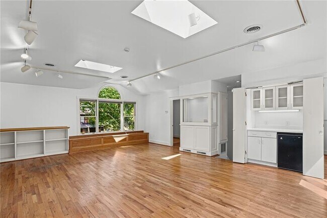 Building Photo - 1315 Denniston St
