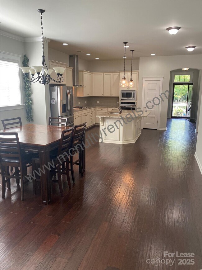 Building Photo - 4221 Courtly Ln
