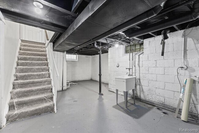 Building Photo - 18697 Sunderland Rd