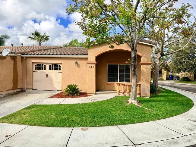 Building Photo - 147 Apple Ln