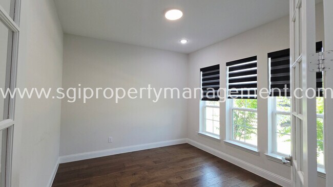Building Photo - 10870 Grayhead Dr