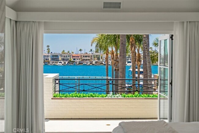 Building Photo - 2401 Bayshore Dr