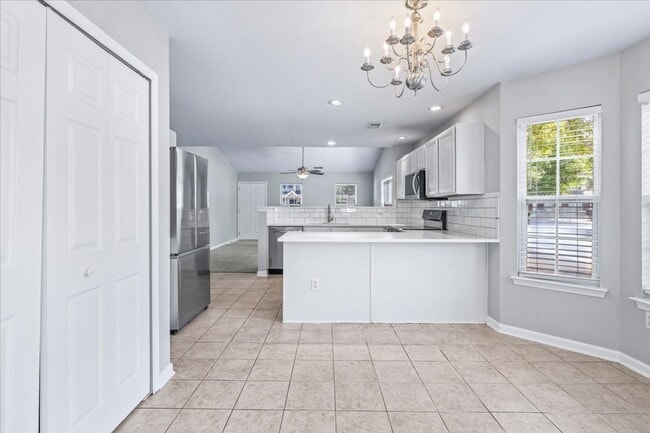 Building Photo - 205 Sonata Cir