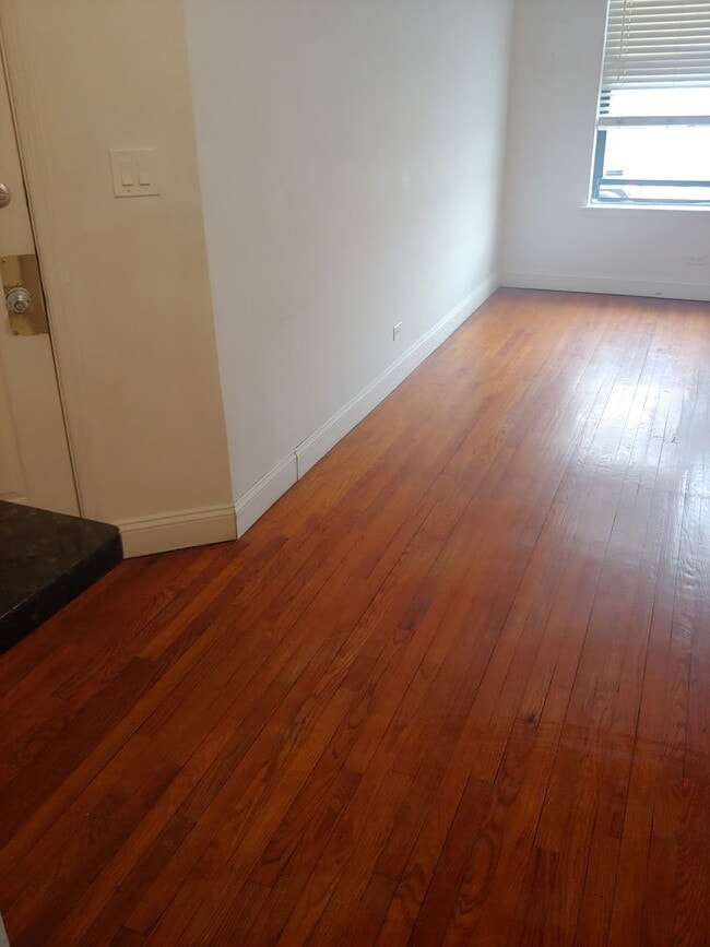 Primary Photo - 307 E 50th St