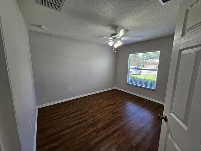 Building Photo - Beautiful Townhome in St Cloud !
