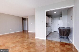 Building Photo - 10500 Rockville Pike