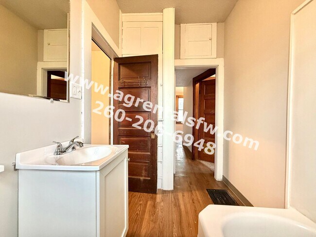 Building Photo - 2921 Broadway