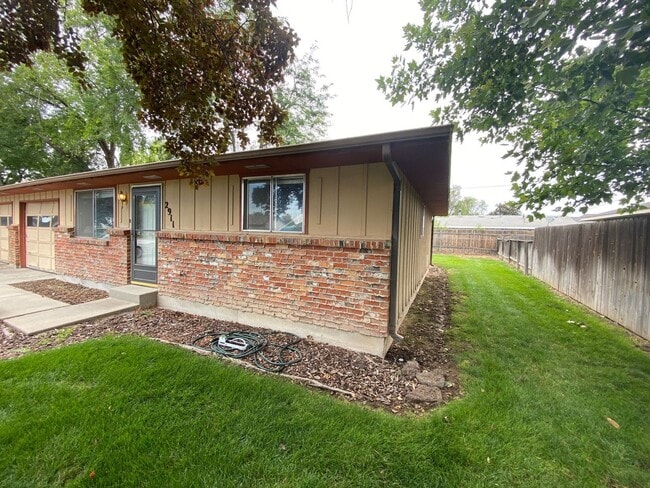 Building Photo - Cute Duplex