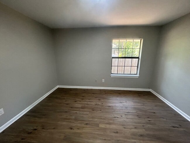 Building Photo - 528 Wessinger St