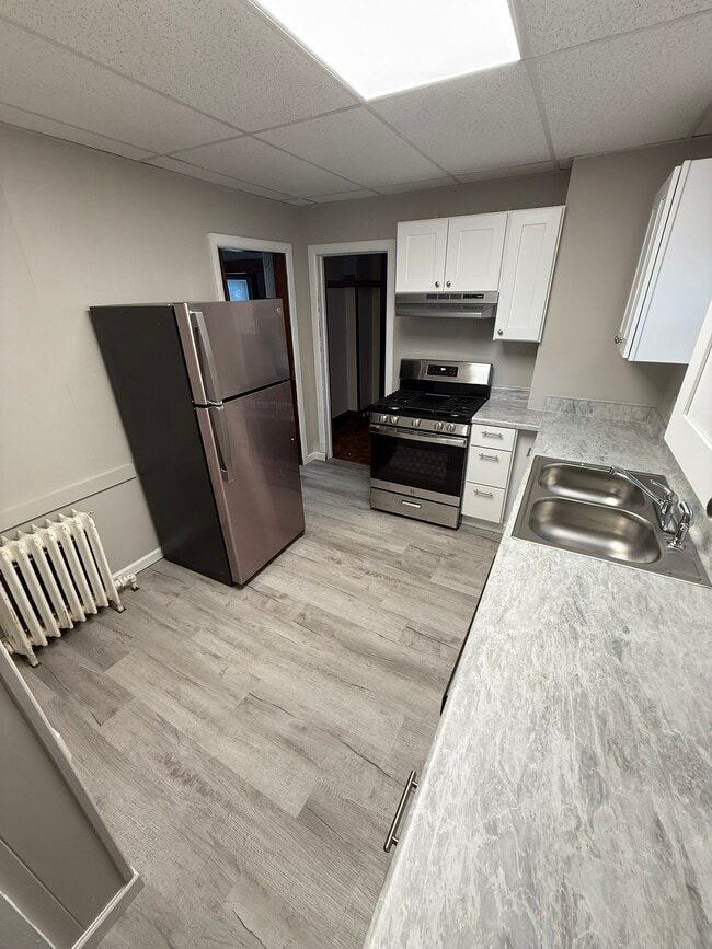 Building Photo - 405 Islington St