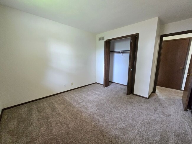 Building Photo - Cute 2-bedroom duplex in Normal!