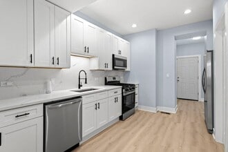 Building Photo - 25 S Albany Ave