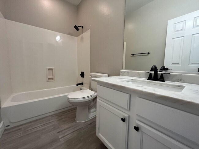 Building Photo - Cozy Cul De Sac house FOR RENT in a GREAT location