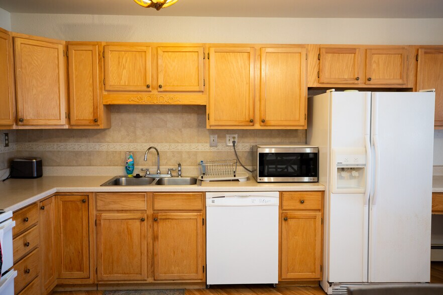 Building Photo - 677 US-50