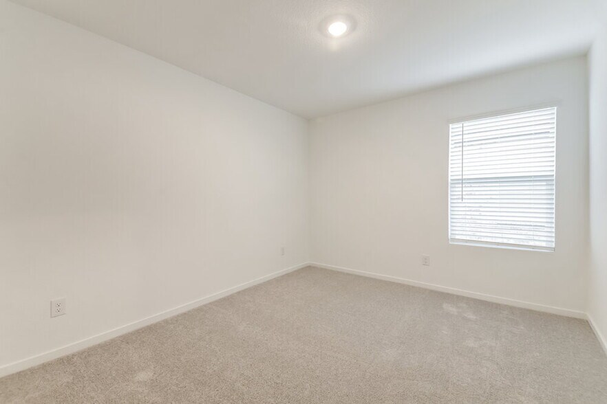 Building Photo - 1717 Crossbill St