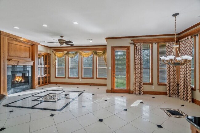 Building Photo - "Luxurious 5-Bed, 4-Bath Retreat in Grapevine - Expansive 4,428 Sq. Ft. Haven in Carroll ISD!"