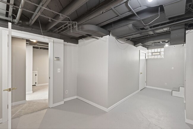 Building Photo - 4 Bedroom Uptown Luxury Meets Historic Charm!