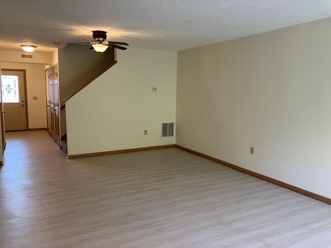 Building Photo - Updated 2 Bedroom (1084 sq ft), 1.5 Baths, and 1-Car Attached Garage in Troy, Ohio!