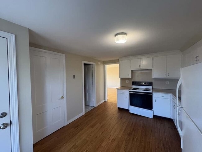 Building Photo - 59 Montowese St