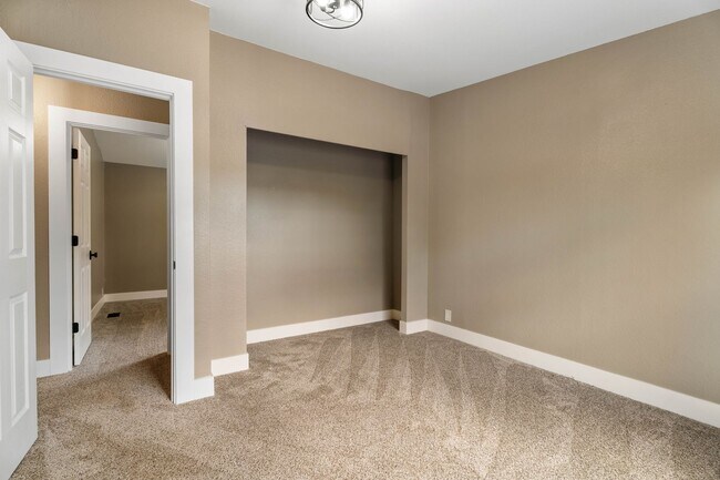 Building Photo - BRAND NEW FULL RENOVATION! Beautiful turn-key home available in Crooked River Ranch!