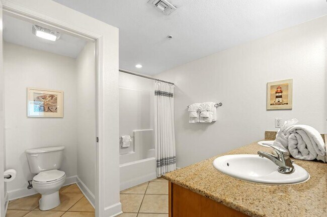Building Photo - 1524 W Beach Blvd