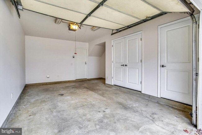 Building Photo - 2526 Sheridan Rd SE