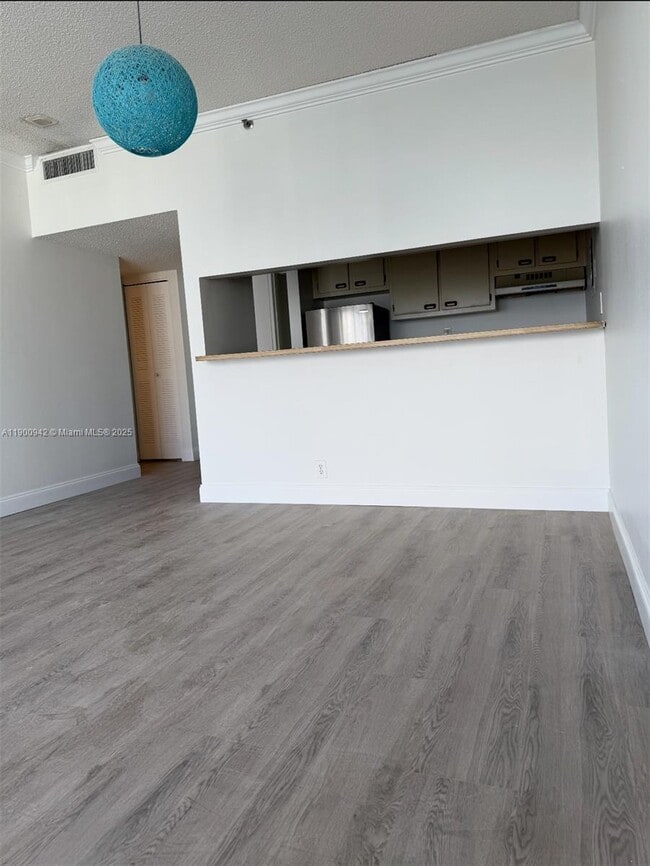 Building Photo - 7601 E Treasure Dr