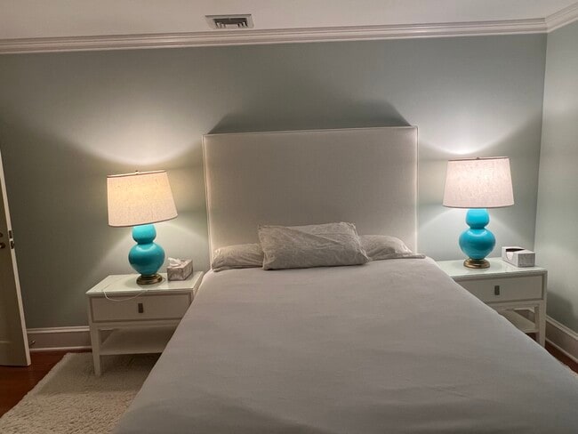 Building Photo - 120 Merwins Ln