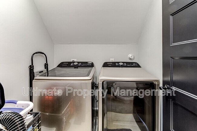Building Photo - 7022 Cayman Ct