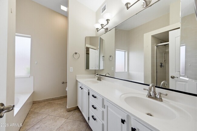 Building Photo - 2743 E Verbena Dr