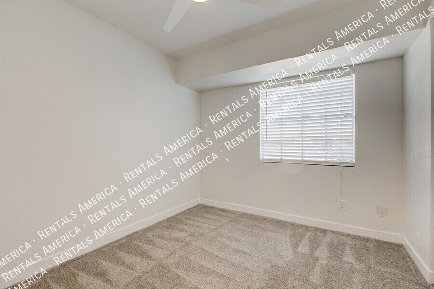 Building Photo - 819 W Ross Ave