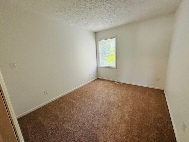 Building Photo - 530 Kamran Dr NW