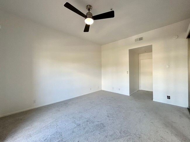 Building Photo - 2601 S Broadmoor Dr