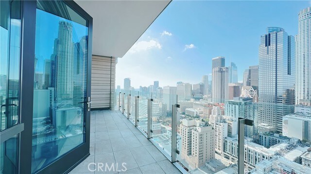 Building Photo - 400 S Broadway