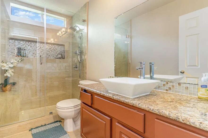 Building Photo - 1620 Ridgecove Dr