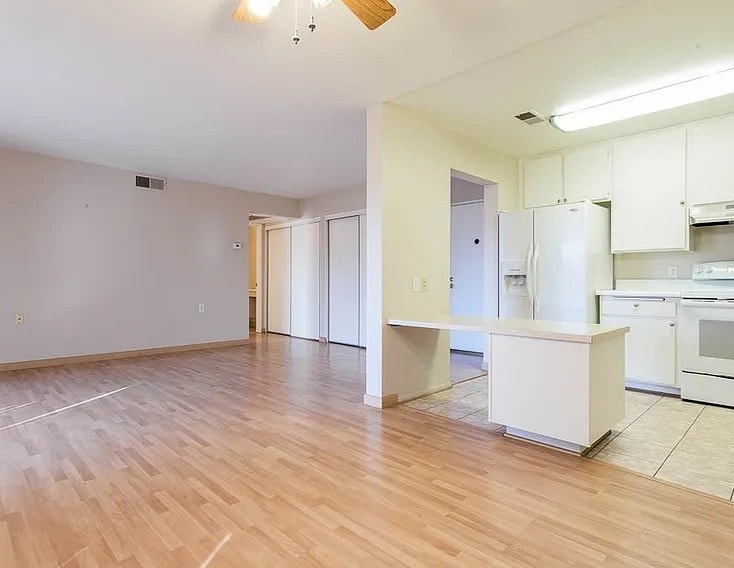 Building Photo - 801 Pinetree Cir