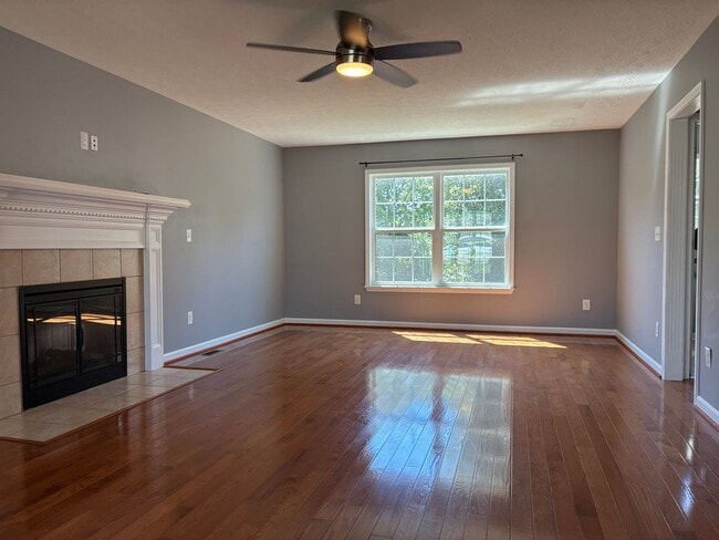 Building Photo - **ELIZABETHTOWN INDEPENDENT SCHOOL DISTRICT**