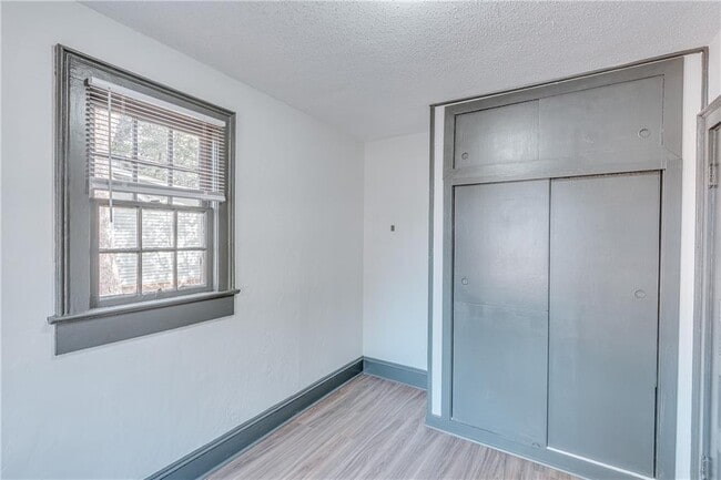 Building Photo - 561 Tuttle Ave