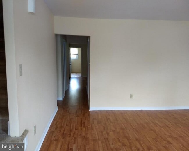 Building Photo - 72 Colonial Dr