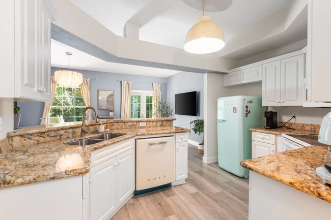 Building Photo - New Listing in Monticello at Mill Pond – S...